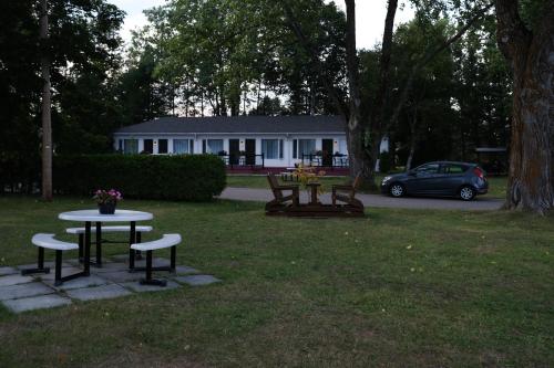 Auberge Le Cormoran Et Belle Plage Hotel Baie Saint Paul In
