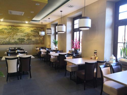 Sun-House Pension - ParkingFree Limited spaces- in Prague 09