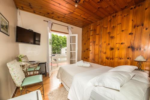 Double Room image 4