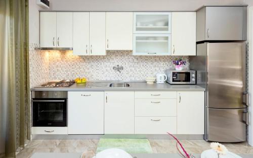 Apartments by the sea Jelsa Hvar - 16273 - image 3