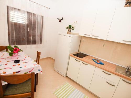  Apartment Zivogosce - Porat 16289b in Živogošće