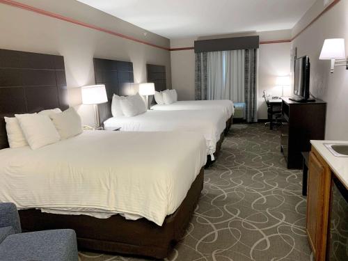 Queen Room with Three Queen Beds - Non-Smoking
