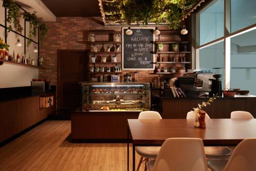 Restaurant, Treppan Hotel & Suites by Fakhruddin near Dubai Sports City