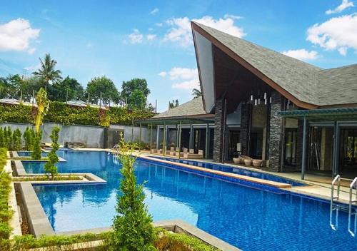 Swimming pool, Vimalla Hills Villa & Resort Megamendung Puncak near Ciawi Hospital