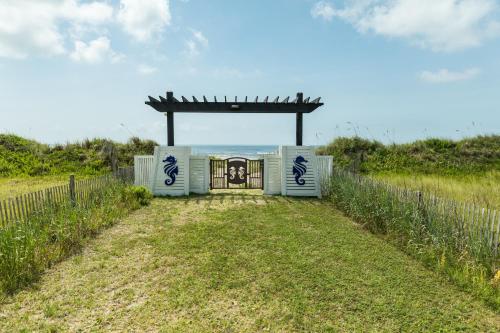 Cake by the Ocean at Seagrass in Bolivar Peninsula, USA