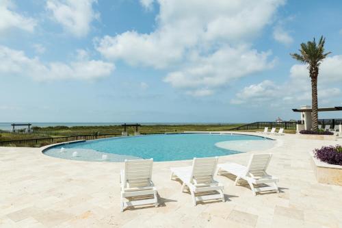 Cake by the Ocean at Seagrass in Bolivar Peninsula, USA