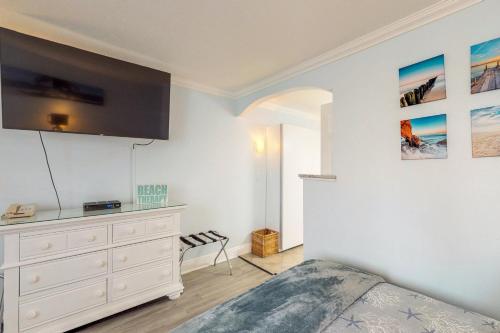 Pelican Pointe - image 2