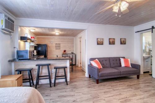 Coastal Hideway #B - image 5