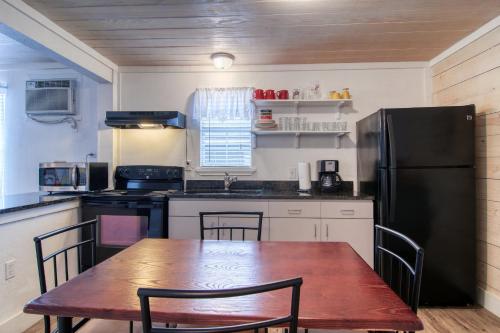 Coastal Hideway #B - image 2