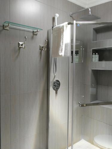 Two-Bedroom Suite image 10