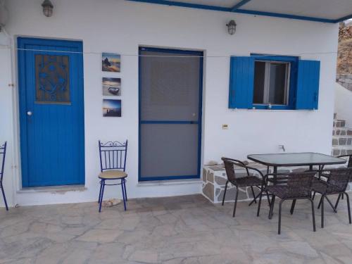  Traditional House with an Amazing sea view - Kimolos in 84004 Kimolos