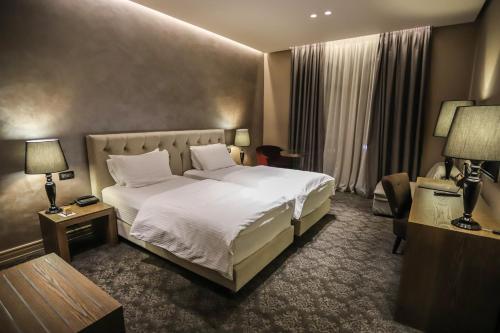 2 twin beds