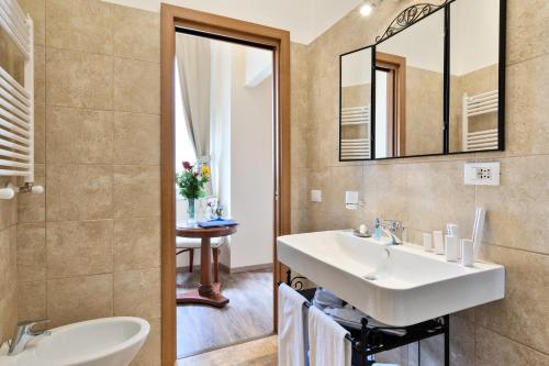 Vatican Domus Luxury Rooms 4