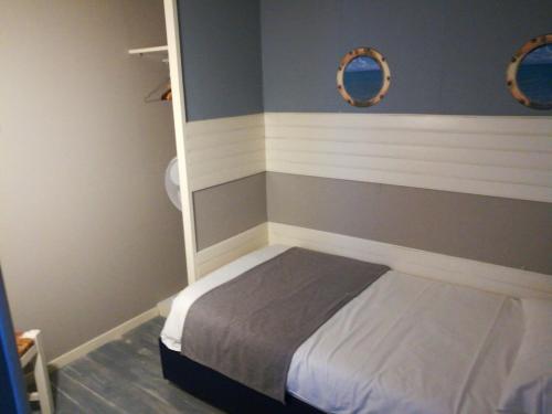 Contact Hôtel du Relais Thouars Room Type - Triple Room