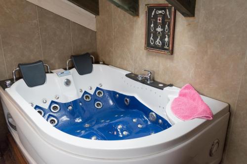 Luna del Valle in แอลลาเนส