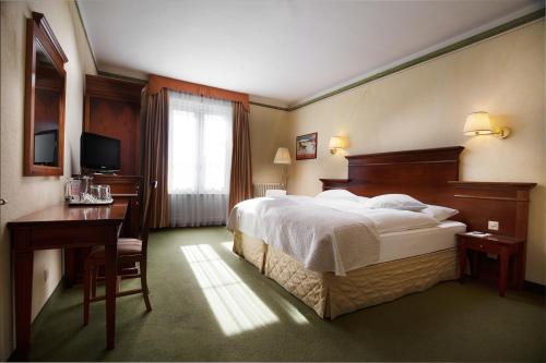 1 queen bed