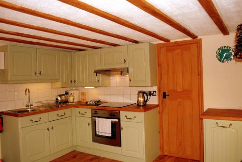 virtuve, Hillocks Cottage, Kniveton in Hognaston