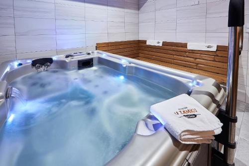 라드코비스 Penzion U Zámku (Penzion U Zamku) 3성급 호텔 수영장