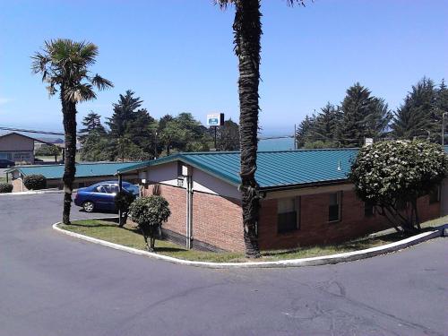 Blue Coast Inn & Suites - main image