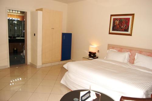 Golden Royale Hotel