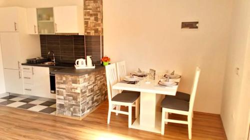  Apartments Twins in Pavicini