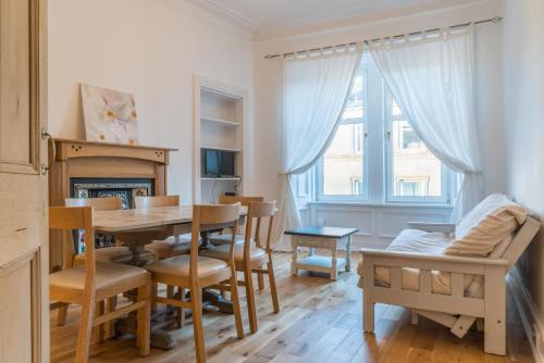 Beautifully Kept Top-floor Flat In Morningside