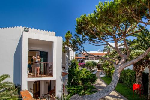 Garden, El Faro Hotel & Spa in Maristella