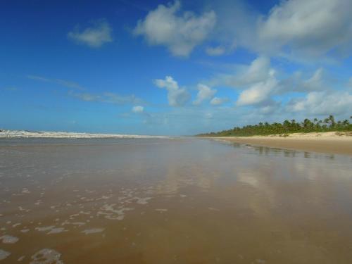 Casa Amarela na praia para 13 pessoas Casa Amarela na praia para 13 pessoas