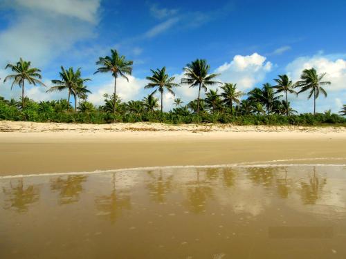 Casa Amarela na praia para 13 pessoas Casa Amarela na praia para 13 pessoas