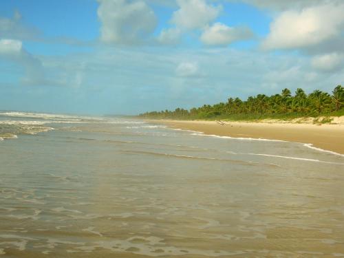 Casa Amarela na praia para 13 pessoas Casa Amarela na praia para 13 pessoas