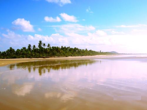 Casa Amarela na praia para 13 pessoas Casa Amarela na praia para 13 pessoas
