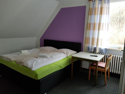 2 twin beds, 1 bunk bed