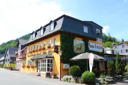 B&B Unterweißbach - Landhotel Zum Hirsch - Bed and Breakfast Unterweißbach