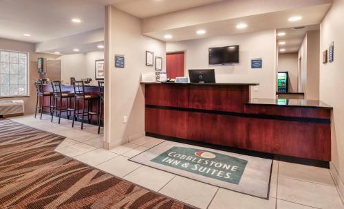 Cobblestone Inn & Suites - Durand