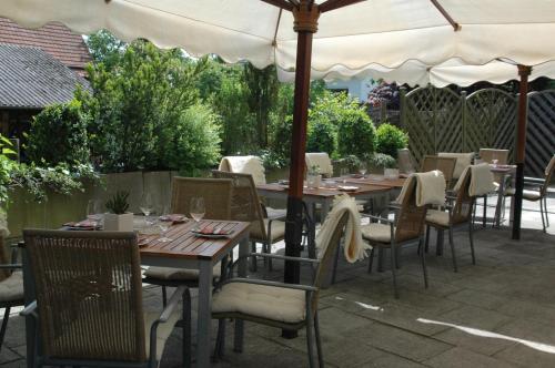 餐廳, Mayers Waldhorn - zwischen Reutlingen und Tübingen (Mayers Waldhorn - zwischen Reutlingen und Tubingen) in 庫斯特爾丁根