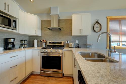 Newfie Seaside Retreat in พอร์ต เรนฟริว