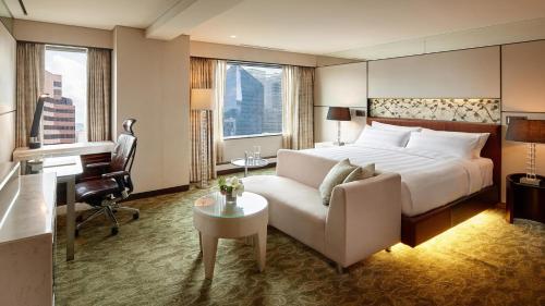 Club Deluxe Double with Extra Bed – Club Lounge Access Included