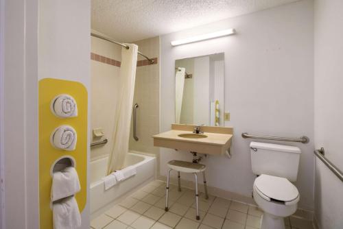 Motel 6-Holyoke MA - image 4
