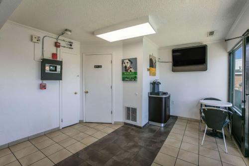 Motel 6-Dothan AL - main image