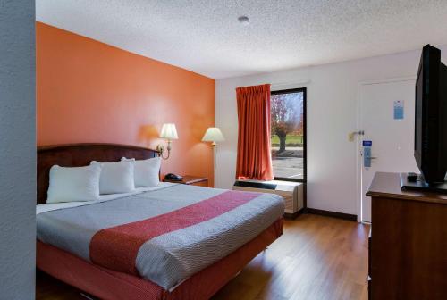 Motel 6 Holyoke