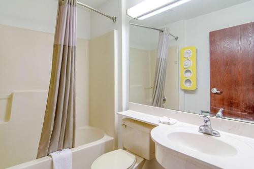 Americas Best Value Inn & Suites Brunswick