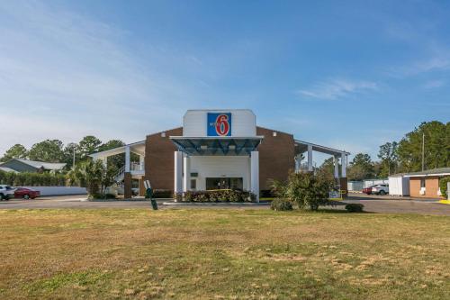 Motel 6-Dothan, AL