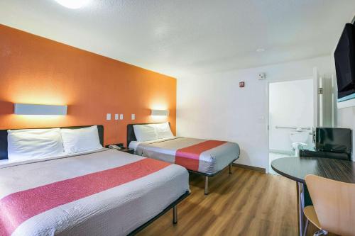 2 double beds