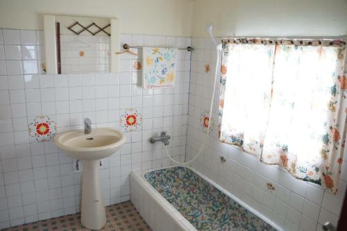 Bathroom, Tong He Ren Jia Homestay in Qigu District