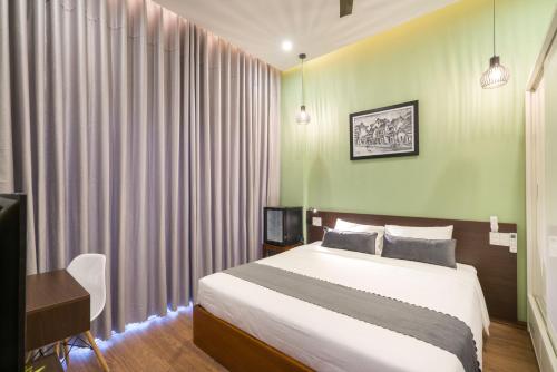 Deluxe Double Room (2 Adults + 1 Child) image 4
