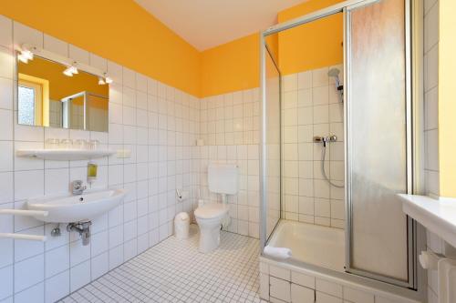 Bed'nBudget Expo-Hostel Rooms Room Type - Family Room with Private Bathroom Bed'nBudget Expo-Hostel Rooms Room Type - Family Room with Private Bathroom