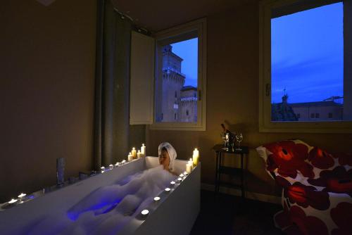 Suite with Hot Tub