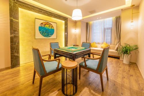 Chengdu Jiuzhaigou Hotel – Chengdu, IL