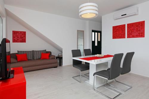Iris Apartments Bol - image 8