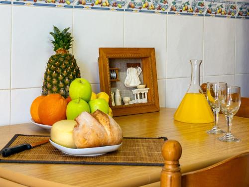 A03 - Central 1 Bed Apartment - image 6